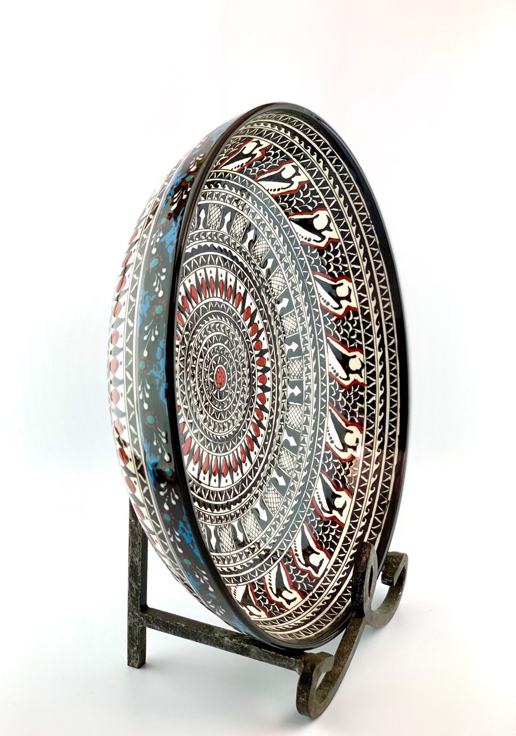 Hand-painted ceramic bowl in black-and-white hysterical style - Image 5